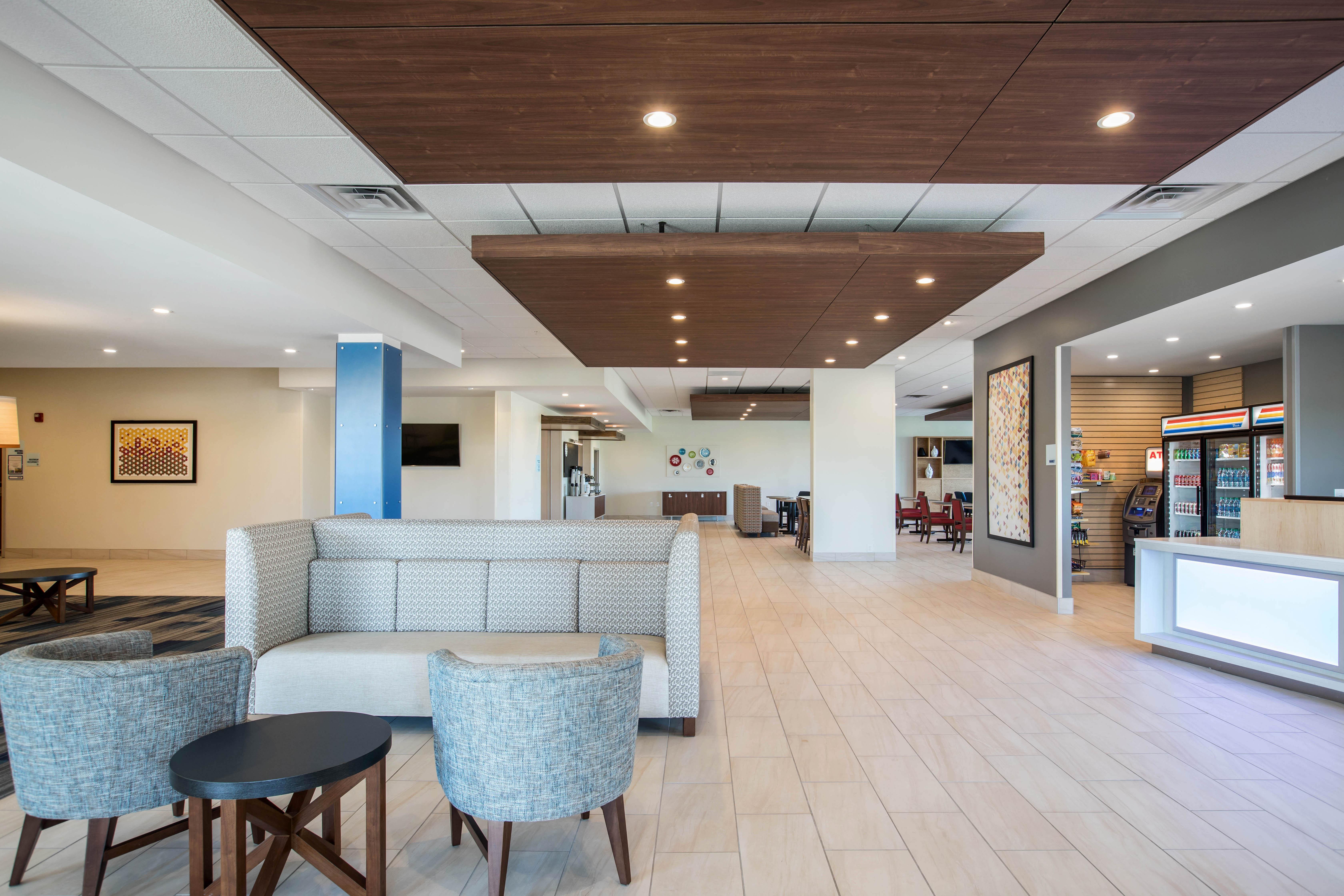 Holiday Inn Express & Suites Ludington By Ihg Exterior foto