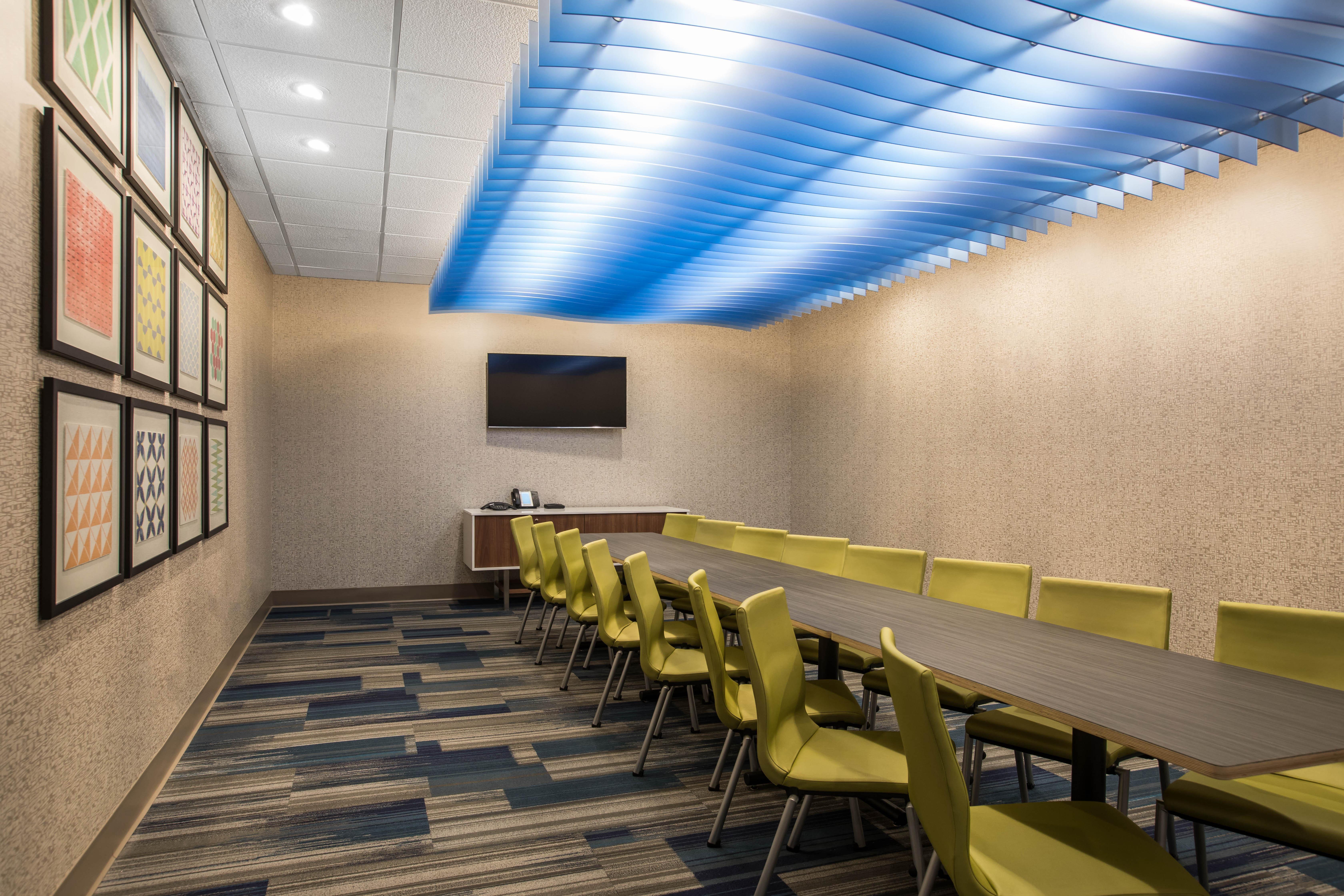 Holiday Inn Express & Suites Ludington By Ihg Exterior foto