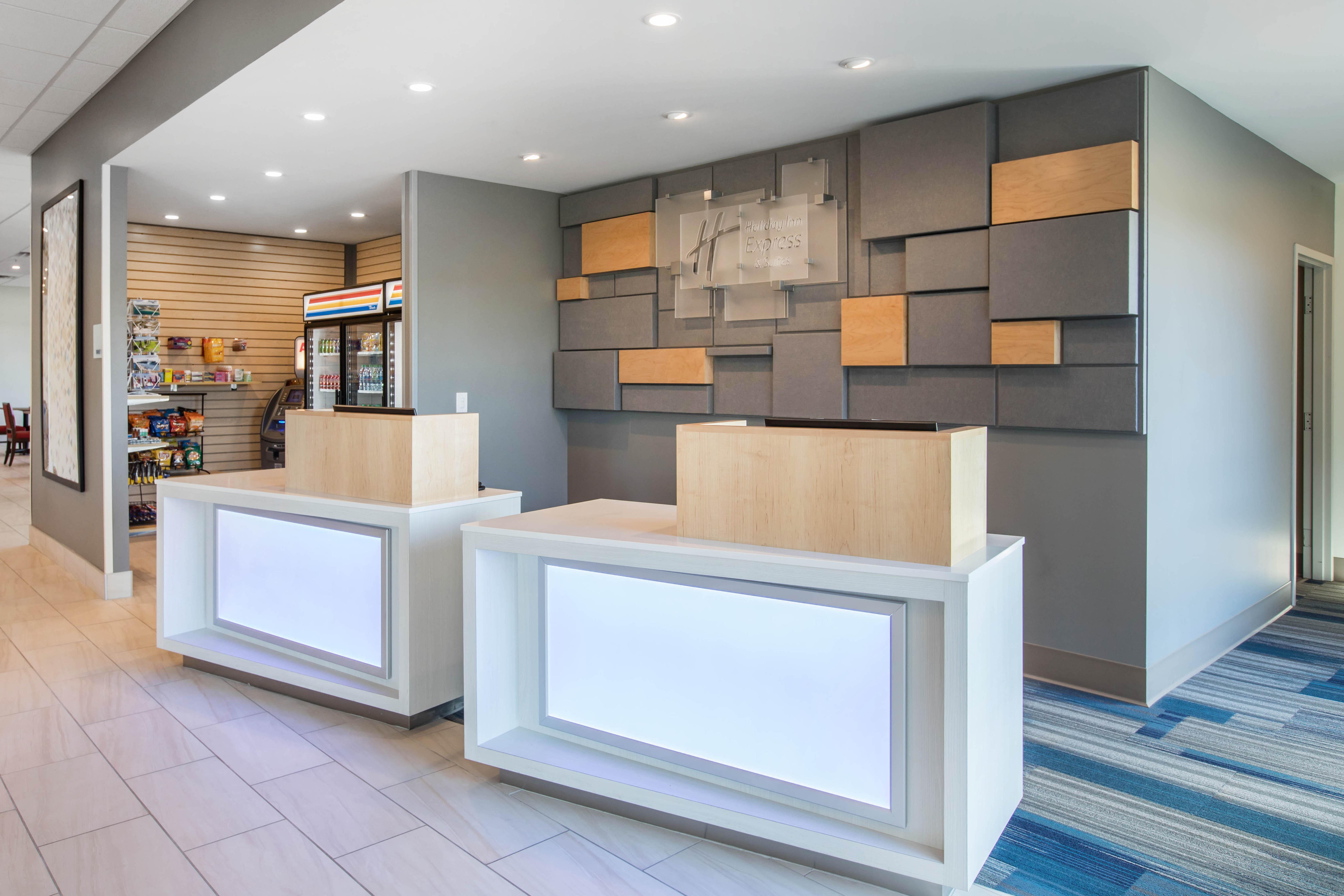 Holiday Inn Express & Suites Ludington By Ihg Exterior foto