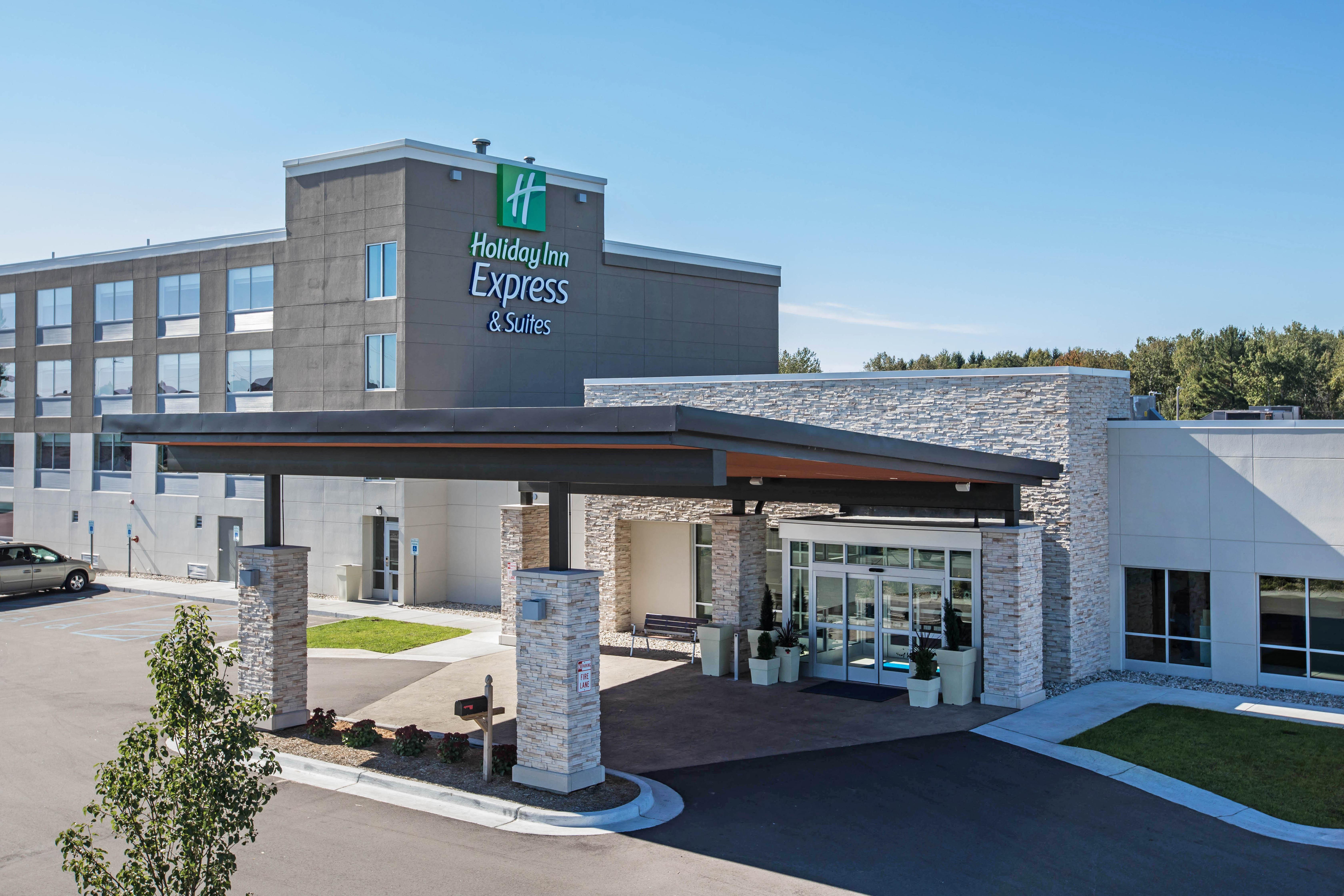 Holiday Inn Express & Suites Ludington By Ihg Exterior foto
